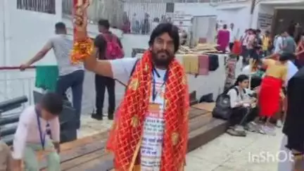 सिकंदराराऊ: पुरदिल नगर का युवक 32 दिन में 900 किलोमीटर की पदयात्रा कर पहुंचा जम्मू-कश्मीर के वैष्णो देवी धाम