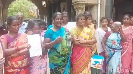 புதுக்கோட்டை: அடிப்படை வசதி இல்லாததால் வாலிபர்களுக்கு பெண் தர மறுப்பதாக ஆட்சியரகத்தில் பழையூர் கிராம பெண்கள் குற்றச்சாட்டு #localissue