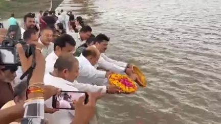જામનગર: મનપા દ્વારા રણજીતસાગર ડેમ ઓવરફ્લો થતાં નવા નીરના વધામણા કરાયા