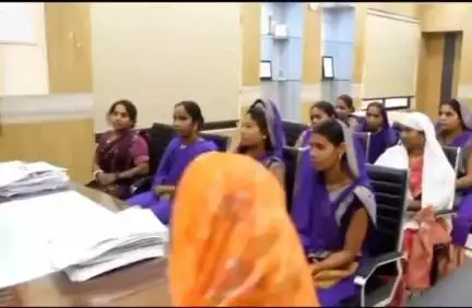 सिंगरौली: सिंगरौली की दीदियां बनीं लखपति, अब करोड़पति बनने की चाह, कलेक्टर ने किया संवाद