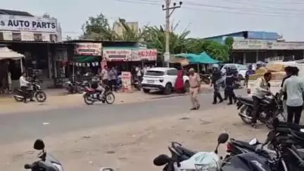 नागौर: रेपिड एक्शन फोर्स ने नागौर में निकाला फ्लैग मार्च, टीमों को देख लोग हुए चौंके, कानून व्यवस्था को लेकर किया गया मार्च