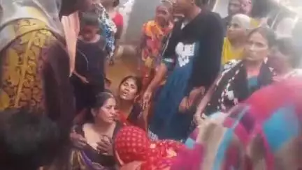 ओबरा: ओबरा थाना के एकौना गांव में 60 वर्षीय किसान की वज्रपात से हुई मौत, खेत में काम के दौरान बारिश से बचने के दौरान दो घायल
