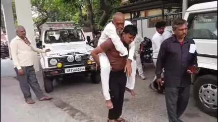 मांट: घायल पिता को पिद्दी पर लादकर बेटा पहुंचा एसएसपी ऑफिस