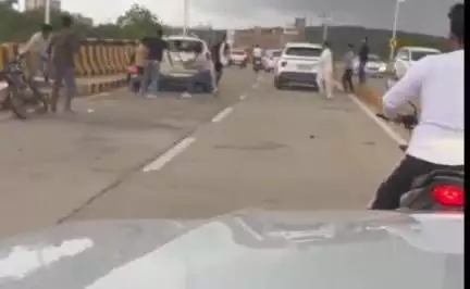 ग्वालियर गिर्द: ग्वालियर के विवेकानंद नीड़म रोड पर जमकर हुई मारपीट, वीडियो वायरल
