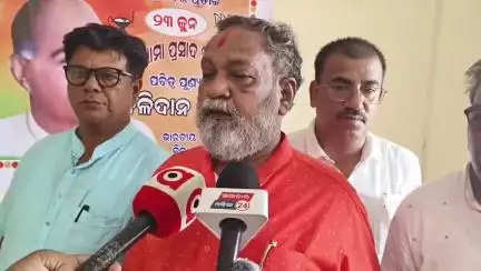 ନୂଆପଡା: ବିଜେପି କାର୍ଯ୍ୟାଳୟରେ ଡ଼ଃ ଶ୍ୟାମ ପ୍ରସାଦ ମୁଖାର୍ଜୀଙ୍କ ପୁଣ୍ୟତିଥୀରେ ବଳିଦାନ ଦିବସ୍ ପାଳିତ  ପୂର୍ବତନ ସାଂସଦ ବସନ୍ତ ପଣ୍ଡାଙ୍କ ପ୍ରତିକ୍ରି