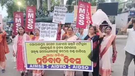 ଅନୁଗୋଳ: ନାରୀଙ୍କୁ ସୁରକ୍ଷା ଏବଂ ଦୁଷ୍କର୍ମକାରୀଙ୍କୁ କଠୋର ଦଣ୍ଡ ଦାବି ରାଜାଛକରେ ପ୍ରତିବାଦ ସଭା ଅନୁଷ୍ଠିତ