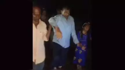 કાલાવાડ: નાની ભલસાણ પાસે નદી નજીક ઇકો ગાડી પલ્ટી ખાતા પરિવારના દસ સભ્યોનું રેસ્કયુ કરાયું
