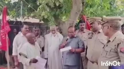बुढ़नपुर: अहरौला में वाहन के अभाव में देर से पहुंचे तहसीलदार, प्रदर्शनकारियों को सात सूत्रीय मांगों का ज्ञापन सौंपा