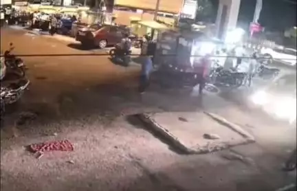 ग्वालियर गिर्द: तानसेन नगर रोड पर बीच सड़क जमकर हुई मारपीट, घटना का वीडियो वायरल
