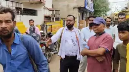 बांधवगढ़: उमरिया: आधार केंद्र लोगों के लिए मुसीबत, समय से नहीं हो रहा कार्य, संचालक की मनमानी