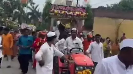 गंगाखेड: संत जनाबाई पालखी गंगाखेड इथून  पंढरपूरकडे रवाना : मोठ्या संख्येने भाविक भक्तांची उपस्थिती