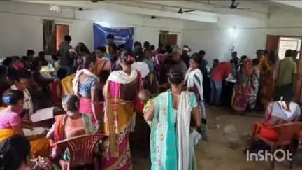 मनोहरपुर: मनोहरपुर - प्रखंड के कोलपोटका पंचायत के पंचायत भवन में धरती आबा जनजातीय ग्राम उत्कर्ष अभियान के तहत शिविर का आयोजन