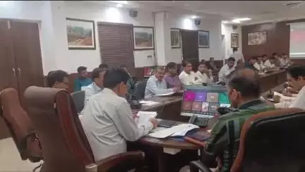 पन्ना: कलेक्टर की अध्यक्षता में हुई जिला सड़क सुरक्षा समिति की बैठक।