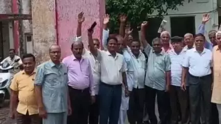 बसवा: बांदीकुई के पेंशनर्स ने नए वेतनमान नियमों का विरोध किया, एसीएम को सौंपा ज्ञापन; जनवरी 2026 से लागू होने जा रहे नए नियम