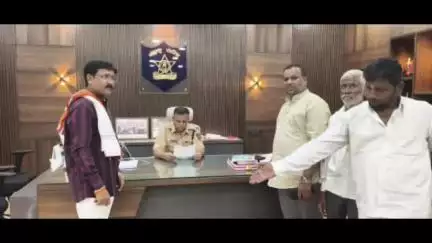बसमत: बसस्थानक येथे विद्यार्थी व विद्यार्थिनीच्या सुरक्षासाठी दामीनी पथकाची मागणी मनसेच्या वतीने पोलीस अधिक्षकांना केली .