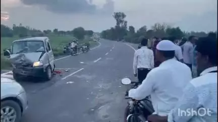 मोहम्मदी: बरबर औरगाबाद के पुल के पास दो चार पहिया वाहनों की जबरदस्त टक्कर, करीब 8 लोग घायल