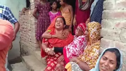 কালীগঞ্জ: মোলান্দি গ্রামে বোমার হামলায় মৃত্যু হয় ১০ বছরের এক নাবালিকার, কি বললেন পুলিশ সুপার অমরনাথ কে এবং মৃতার মা দেখুন