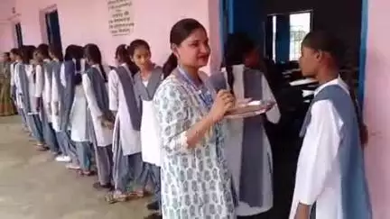 राजपुर: राजपुर प्रखंड के सभी स्कूलों में मनाया जा रहा स्वागत सप्ताह, स्कूल खुलते ही बच्चों का हो रहा अभिनंदन