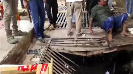 जहानाबाद: फिदा हुसैन रोड पर खुले नाले में गिरने से एक व्यक्ति घायल, मोबाइल दुकान के सामान को भी नुकसान