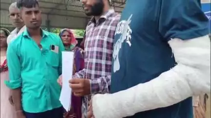 सहारनपुर: गांव खेड़ा अफगान का एक परिवार एसएसपी दरबार पहुंचा, कुछ लोगों पर घर में घुसकर मारपीट करने का लगाया आरोप, मदद की लगाई गुहार