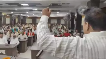 आज़मगढ़: नेहरू हाल में डॉ. श्यामा प्रसाद मुखर्जी बलिदान दिवस पर भाजपा ने किया नमन, ‘एक राष्ट्र-एक विधान’ के संकल्प को दोहराया