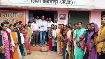 बिछुआ: पैसा मोबिलाइजर्स ने बिछुआ जनपद कार्यालय में सौंपा ज्ञापन, वेतन न मिलने पर अनिश्चितकालीन हड़ताल