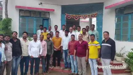 हर्रई: बटकाखापा में प्रधान आरक्षक टीकाराम उईके के तबादले पर क्षेत्रवासियों ने शाल व श्रीफल से दी विदाई