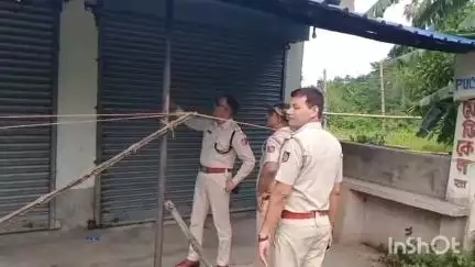 আমতা ১: আমতার খসনান এলাকায় বন্ধ ওষুধের দোকানের সাটারে বিদ্যুৎপৃষ্ট হয়ে মৃত্যু হল এক যুবকের