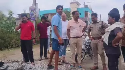दतिया नगर: जेसीबी से काटा नगर का बस स्टैंड, झाँसी बायपास रोड पर सिविल लाइन पुलिस ने 2 नामजद व अज्ञात पर मामला दर्ज किया