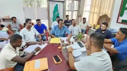 ওদালগুৰি: ভূটীয়াচাং বাগিচাত শ্ৰমিকৰ সমস্যা সন্দৰ্ভত পৰিচালক সতে বৈঠক অনুষ্ঠিত হয়, উপস্থিত থাকে প্ৰাক্তন সাংসদ ছান্তিয়াজ কুজুৰ