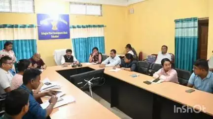 বোকাখাত: বোকাখাতত চৰকাৰী আঁচনিৰ শেহতীয়া অগ্ৰগতি সন্দৰ্ভত বোকাখাত সমজিলা প্ৰশাসনৰ সৈতে মন্ত্ৰী অতুল বৰাৰ পৰ্যালোচনা