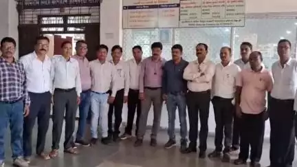 लालबर्रा: किरनापुर के शिक्षकों ने बालाघाट में अधिकारी को सौंपा मांग पत्र, एरियर और क्रमोन्नति समेत समस्याओं के जल्द समाधान की मांग