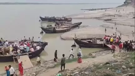 সামশেরগঞ্জ: ধুলিয়ান ফেরিঘাটে নৌকা তলিয়ে যাওয়ার ঘটনার চার দিন পর এক শ্রমিকের মৃতদেহ উদ্ধার