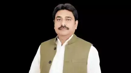 झांसी: वंदे भारत एक्सप्रेस में यात्री के साथ समर्थकों द्वारा मारपीट मामले में भाजपा ने बबीना विधायक राजीव सिंह को दिया नोटिस