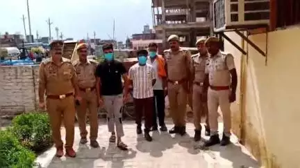 सवायजपुर: हरपालपुर पुलिस ने युवती के अपहरण के मामले में जनपद कासगंज और अलीगढ़ के 3 आरोपियों को किया गिरफ्तार, एक कार भी बरामद