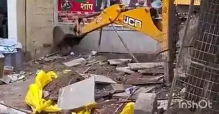 लातूर: फुटपातावरील अतिक्रमणहटाव मोहीम 30 जूनपर्यंत मनपा राबवणार,पहिल्याच दिवशी 40 अतिक्रमणे हटवली,अतिक्रमण काढून घेण्याचे आवाहन