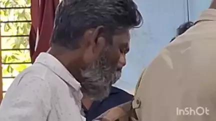 കുന്നത്തുനാട്: പെരുമ്പാവൂരിൽ ആശുപത്രിയിൽ മരുന്ന് വാങ്ങാൻ നിന്നയാളുടെ കൈ ഞരമ്പ് ബ്ലേഡ് ഉപയോഗിച്ച് മുറിച്ചു, പ്രതി അറസ്റ്റിൽ