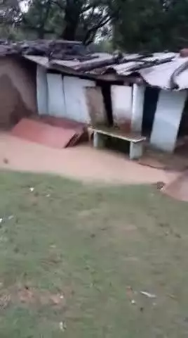 ग्राम बरखेड़ा kacchi में नाली ना होने के कारण शौचालय से निकलने बाला मल मूत्र लोगो के घर में जा रहा ही जिससे लोगबाग बहुत