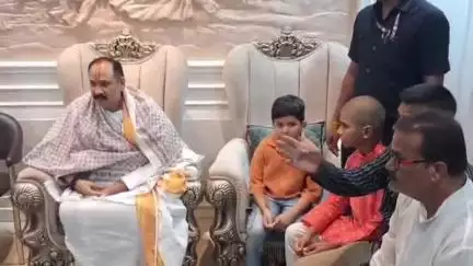 वणी: केदारनाथ हेलिकॉप्टर अपघातातील परिवारातील मृतकांना पंडित प्रदीप मिश्रा यांनी नांदेपेरा रोड निवासस्थानी दिली श्रद्धांजली