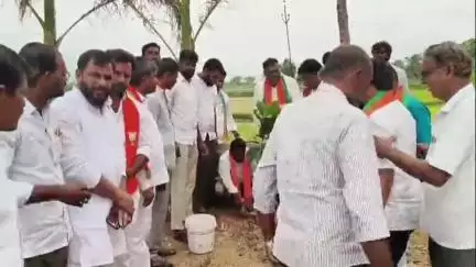 సిరిసిల్ల: పట్టణంలో బిజెపి పార్టీ ఆధ్వర్యంలో శ్యాం ప్రసాద్ ముఖర్జీ వర్ధంతి వేడుకలను ఘనంగా నిర్వహించారు