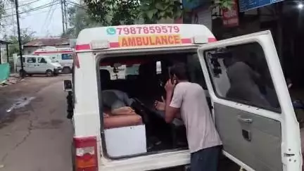 कटनी नगर: बाइक सवार को बचाने में अनियंत्रित होकर पलटा पिकअप, चालक घायल, पिपरौध रोड पर हादसा