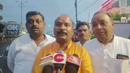 बिहारपुर वन परिक्षेत्र में लकड़ी तस्करों के खिलाफ हुई कार्रवाई पर पूर्व विधायक गुलाब कमरों ने दिया बयान