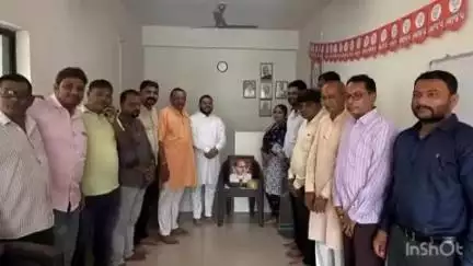 વાંસદા: ડોક્ટર શ્યામા પ્રસાદ મુખર્જીના બલિદાન દિવસ નિમિત્તે પુષ્પ વંદના કાર્યક્રમ, વાસદા ભાજપ કાર્યાલય ખાતે યોજાયો