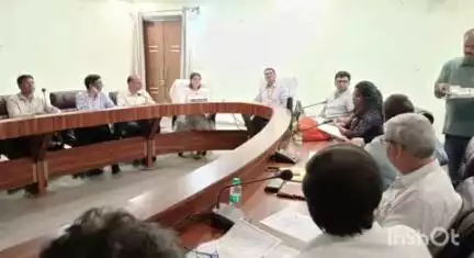 आगरा: मंडलायुक्त की अध्यक्षता में मंडलीय उद्योग बंधु समिति की सर्किट हाउस में बैठक हुई संपन्न