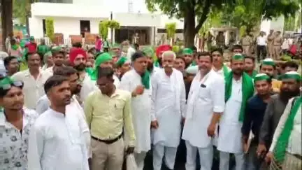 बरेली: सेठ दामोदर स्वरूप पार्क में एकत्रित होकर भारतीय किसान यूनियन अराजनैतिक ने अपनी मांगों को लेकर मंडल आयुक्त को ज्ञापन दिया