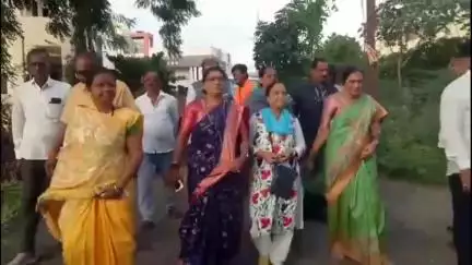 धुळे: प्रभाग क्रं 11 हमाल मापाडी भागात बोरींग करणे कामाचे खासदार डॉक्टर शोभा बच्छाव यांच्या हस्ते करण्यात आले भुमिपुजन