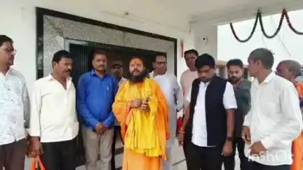 बेमेतरा: बेमेतरा के नपा में जामडी पाटेश्वर धाम के संत बालकदास का नपा अध्यक्ष एवं पार्षदों ने किया अभिनंदन