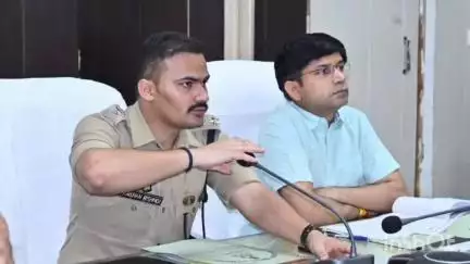 संभल: जिला कलक्ट्रेट सभागार में DM एवं SP की अध्यक्षता में आगामी त्यौहारों मुहर्रम एवं श्रावण मास में कांवड़ यात्रा की तैयारी