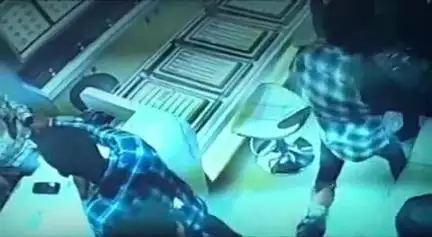 चास: बाय पास रोड पर आस्था जलर्स में भीषण डकैती, बंदूक की नोक पर ज्वेलरी शॉप लूटी, CCTV खंगाल रही पुलिस