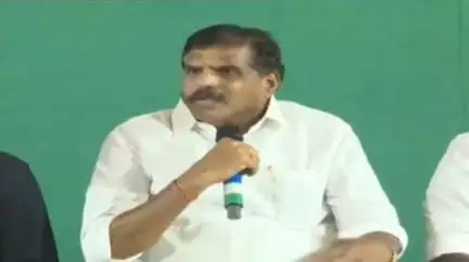 విశాఖపట్నం: మాజీ ముఖ్యమంత్రికి భద్రత కల్పించడంలో వైఫల్యం,కనీసం పోలీస్ ఎస్కార్ట్, రోప్ పార్టీలను కూడా ఇవ్వడంలేదు ఆరోపించిన సత్యనారాయణ